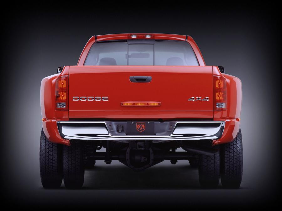  Dodge Ram 3500 Quad Cab 2004 года  (фото 7 из 9)
